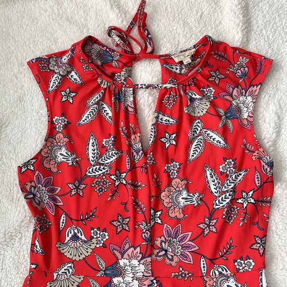 Short Summer Dress in Red Floral - Picture 2 of 7